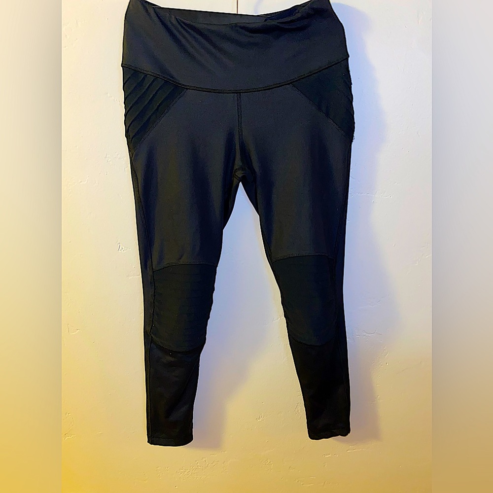 90 Degrees by Reflex Medium Leggings - good condition - black